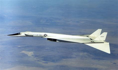 xb 70 valkyrie plane.